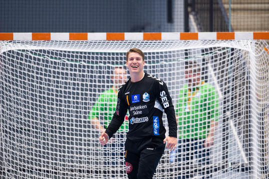 Kristianstads målvakt Leo Larsson jublar