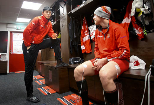 Örebros målvakt Jonas Arntzen och Ryan Stoa