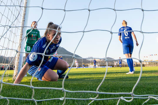 Ingibjörg Sigurdadottir of Vålerenga looks dejected