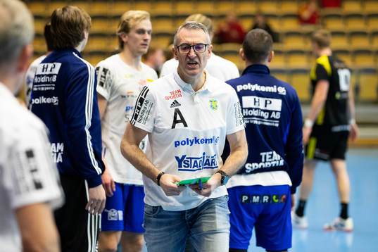 Ystads IFs tränare Jerry Hallbäck reagerar på domslut