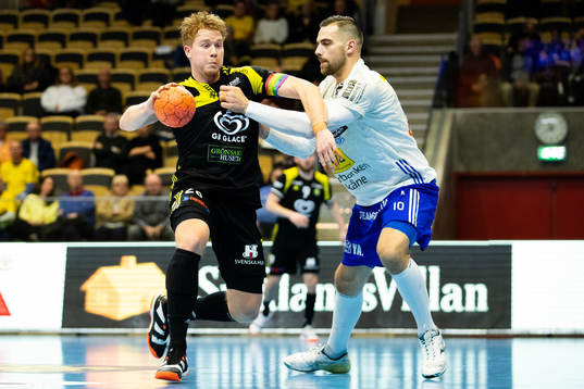 Sävehofs Jonathan Edvardsson mot Ystads IFs Mario Lipovac