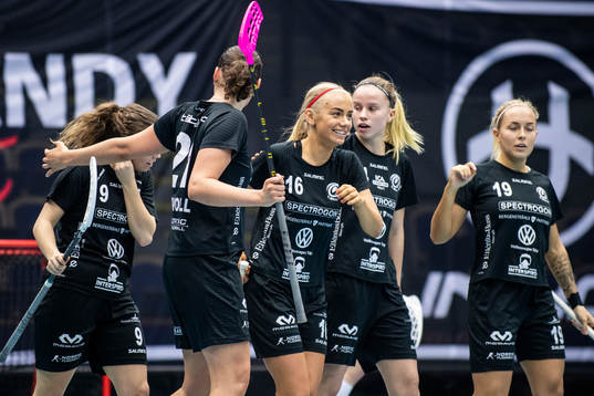 Täbys Anna Peterzén jublar