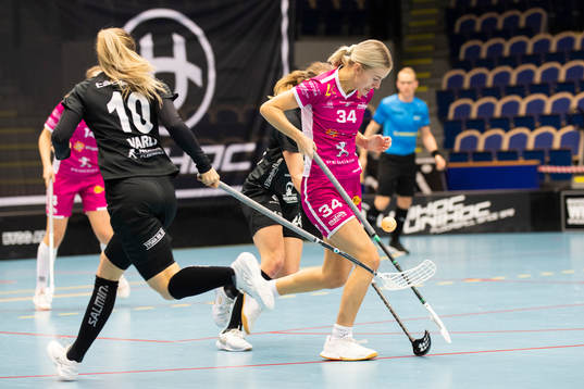 s Frida Mainz Ohlsson och Täbys Ranja Varli