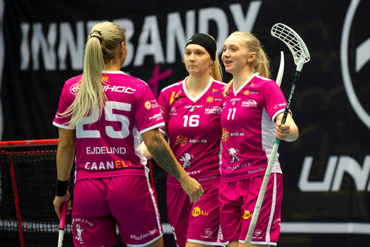 s Johanna Ejdelind, Tereza Urbánková och Hanna Simonsson