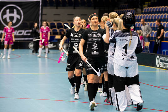 Täbys Moa Tschöp jublar