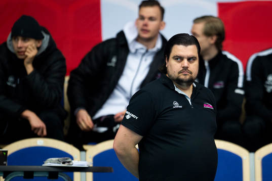 s tränare Mikael Jeppsson deppar