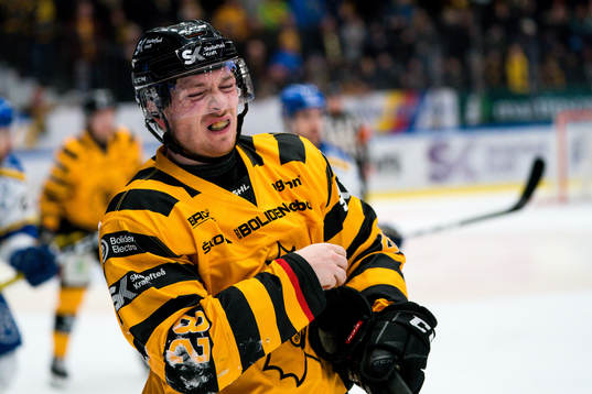 Skellefteås Jesper Frödén grinar illa