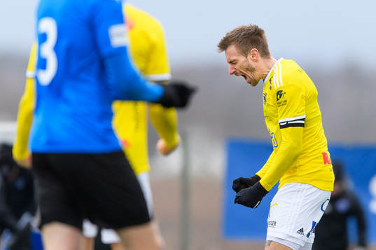 Falkenbergs Tobias Karlsson jublar