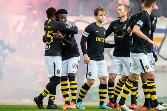s Erick Otieno och Ebenezer Ofori jublar