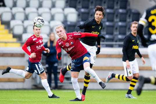 Örgrytes Adam Bergmark Wiberg och AIKs Robin Tihi