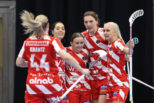 Pixbos Rikke Ingebrigtsli Hansen, Eliska Krupnova och Laura