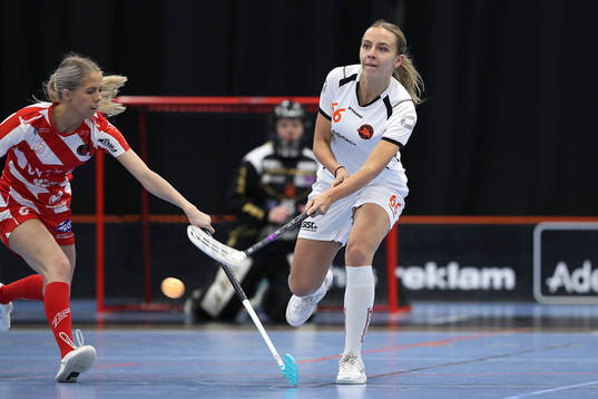 Pixbos Andrea Envall och Rönnbys Rebecka Lindfors
