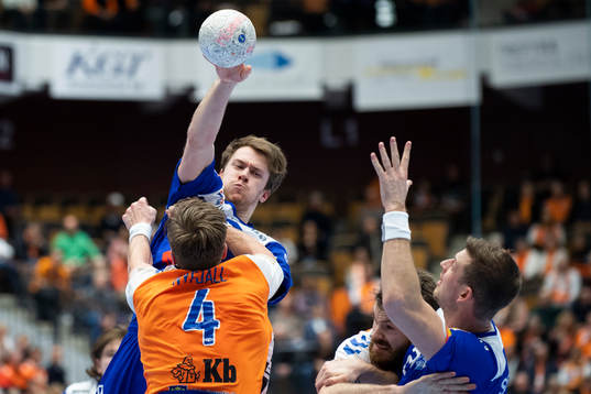 Alingsås Felix Claar passning till Niclas Barud