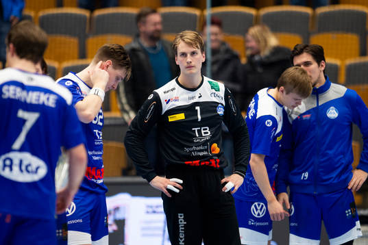 Alingsås målvakt Niklas Kraft deppar
