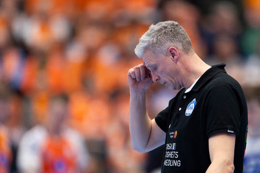 Alingsås tränare Mikael Franzén deppar