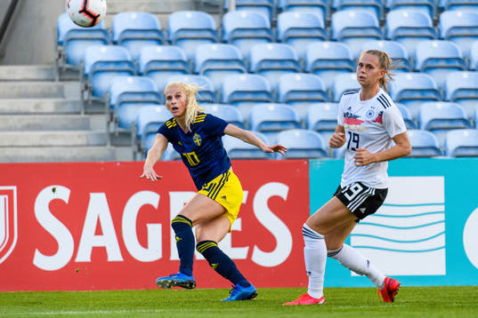 Sofia Jakobsson of Sweden and Klara Bühl of Germany