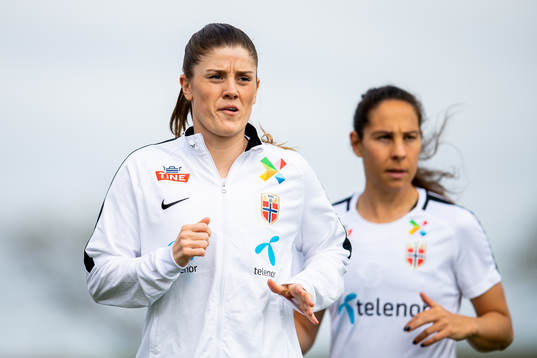 Maren Mjelde and Ingrid Moe Wold of Norway warm up