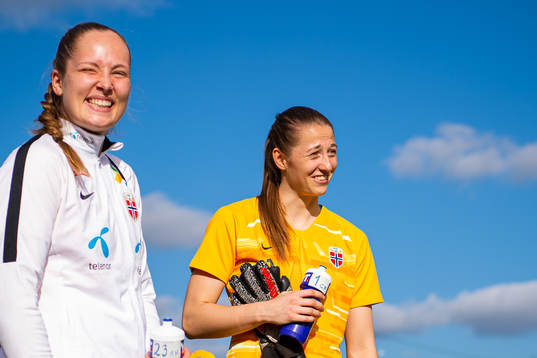 Goalkeepers Aurora Mikalsen and Cecilie Hauståker