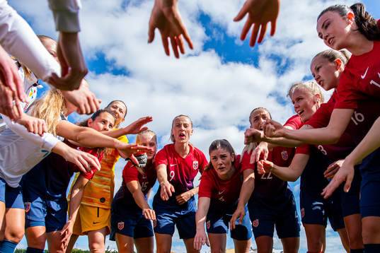 Ingrid Moe Wold,, goalkeeper Cecilie Hauståker