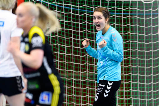 Heids målvakt Emma Johnson jublar
