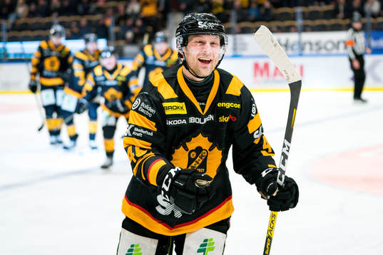 Skellefteås Oscar Möller jublar