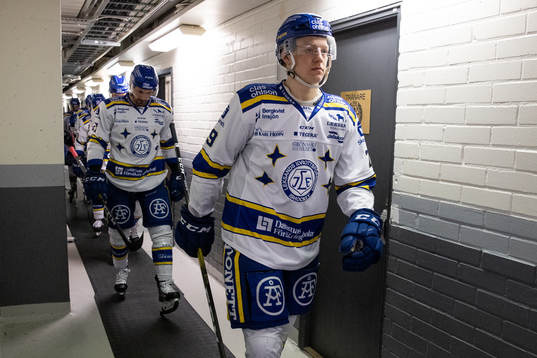 Leksands Emil Heineman  innan ishockeymatchen i SHL mellan