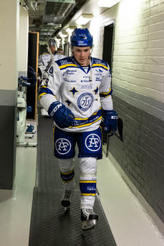Leksands Marcus Karlberg  innan ishockeymatchen i SHL