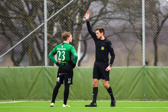 Varbergs Anton Liljenbäck får rött kort