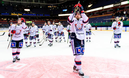Linköpings Eddie Larsson jublar med lagkamrater