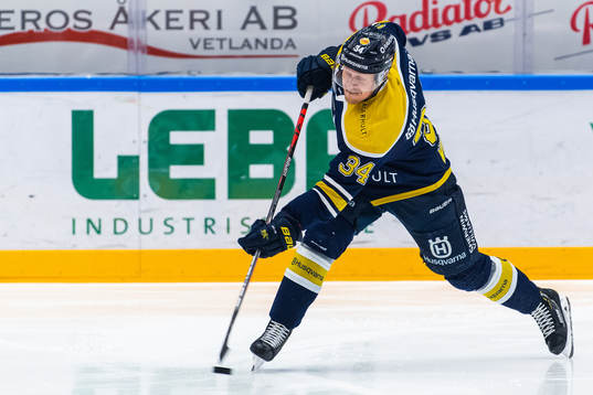 s Jesper Williamsson skjuter