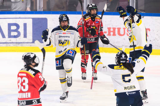 s Hanna Olsson jublar