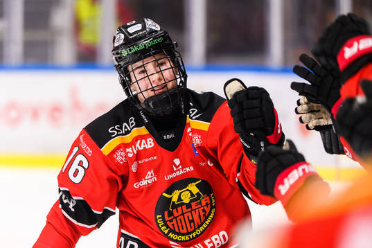 Luleås Petra Nieminen jublar