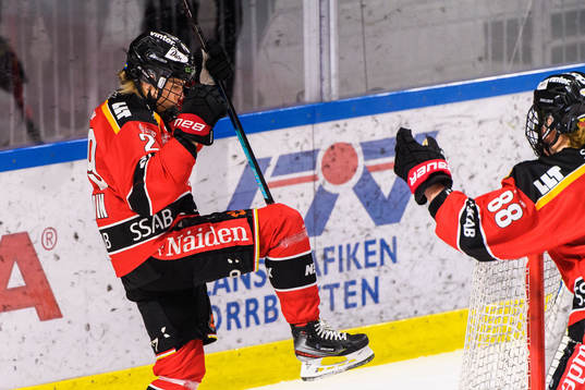 Luleås Emma Nordin jublar