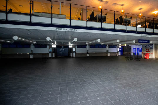 Entren till Tegera Arena innan ishockeymatchen i SHL mellan