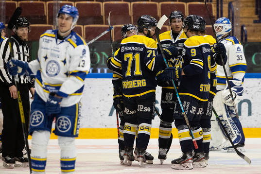 s Linus Fröberg jublar