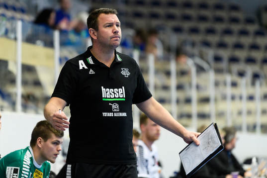 IFK Ystads tränare Sebastian Seifert reagerar