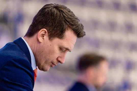 Växjös tränare Sam Hallam deppar