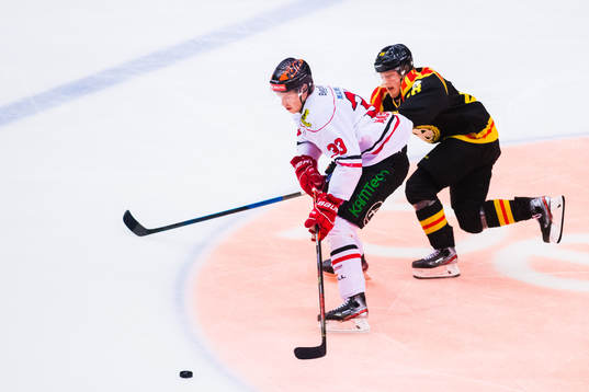 Örebros Christopher Mastomäki och Brynäs Samuel Solem