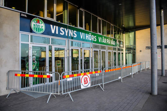Kravallstaket vid publikentren utanför Catena Arena