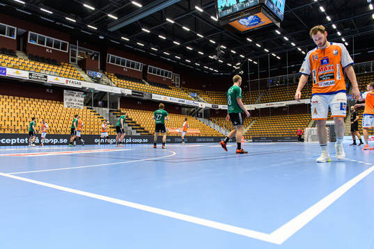 Kristianstads Viktor Hallén deppar framför tomma läktare