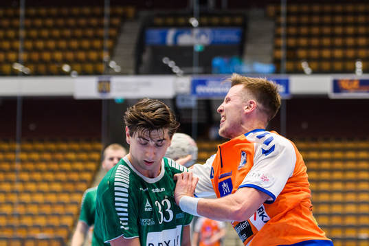 Kristianstads Adam Nyfjäll och Önnereds Mirko Vicentijevic