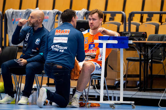 Kristianstads sportchef Jesper Larsson och Ludvig Jurmala