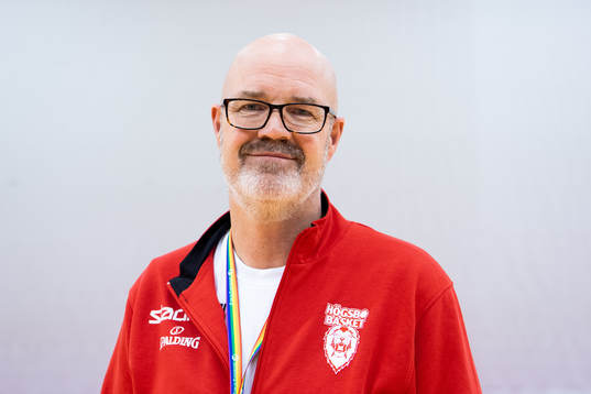 Magnus Hallberg, ordförande och tränare i Högsbo basket,