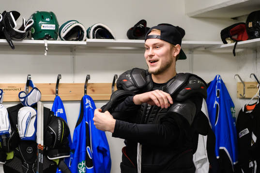 Anton Blidh, Boston Bruins, i omklädningsrummet innan en