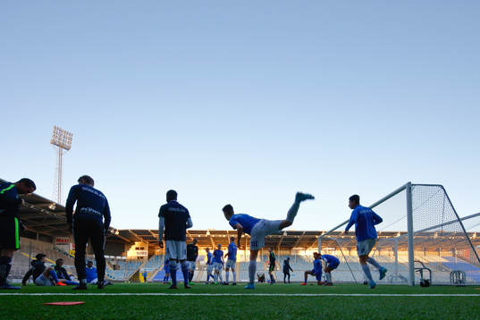 Players of IF Sylvia training at Östgötaporten Arena as