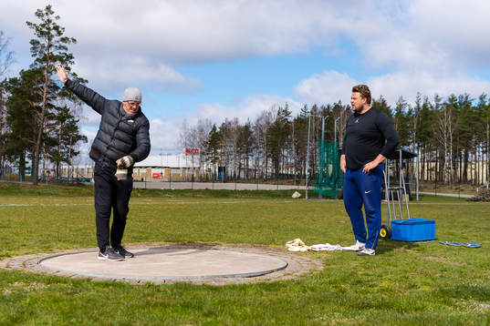 Vesteinn Hafsteinsson, tränare, och Daniel Ståhl,