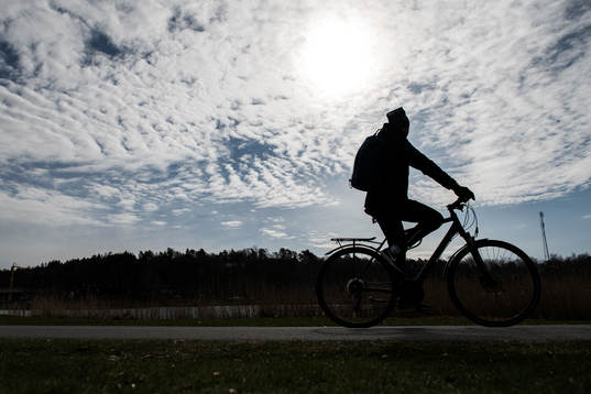 En person på cykel