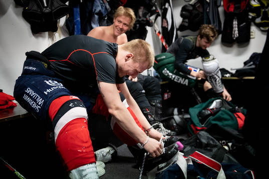 Lias Andersson innan en träning i ishockey