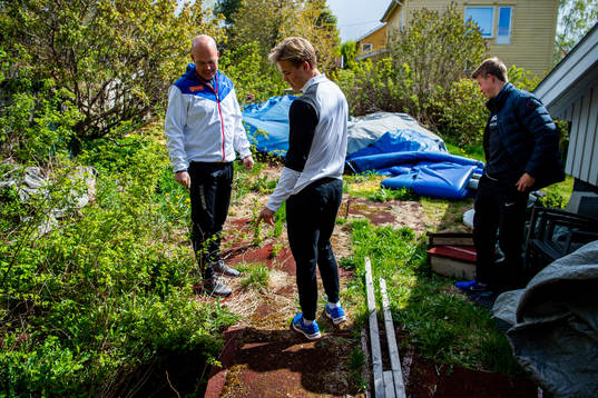 Norwegian pole vaulter Sondre Guttormsen together with his