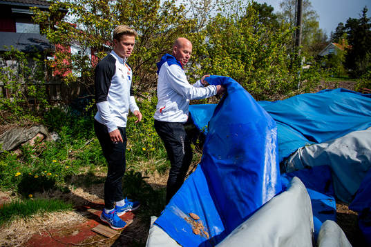 Norwegian pole vaulter Sondre Guttormsen together with his